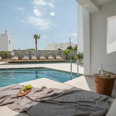 Nuca Mykonos بلاتيس يالوس